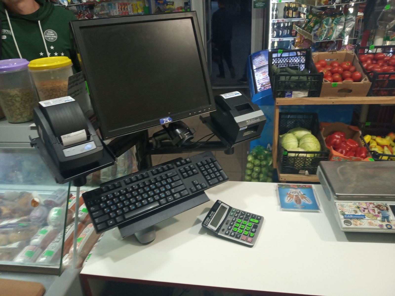 Вид рабочего места с БУ компьютером при автоматизации магазина